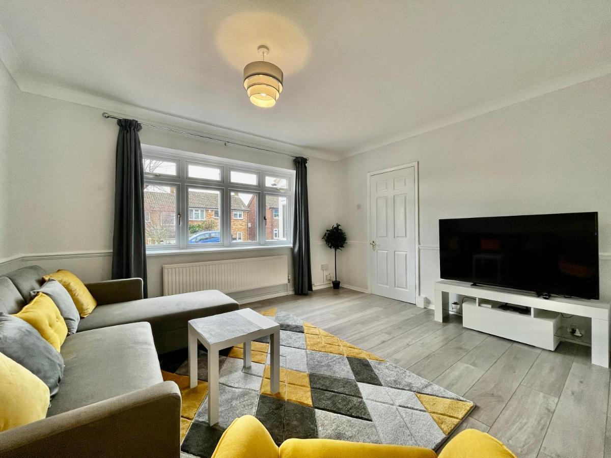 Stylish 3 Bed Chigwell Home With Free Parking Exterior foto