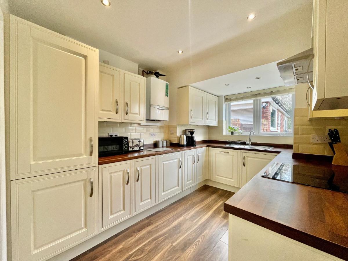 Stylish 3 Bed Chigwell Home With Free Parking Exterior foto