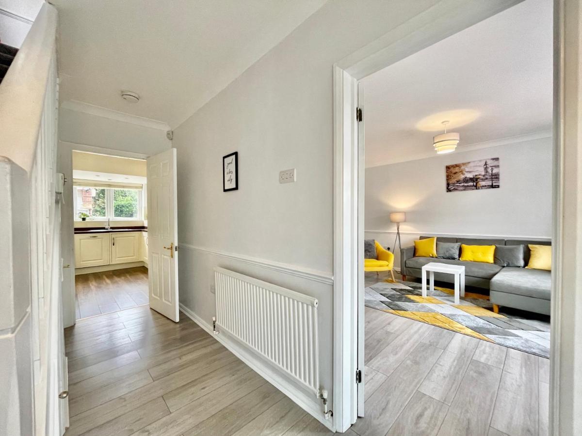 Stylish 3 Bed Chigwell Home With Free Parking Exterior foto