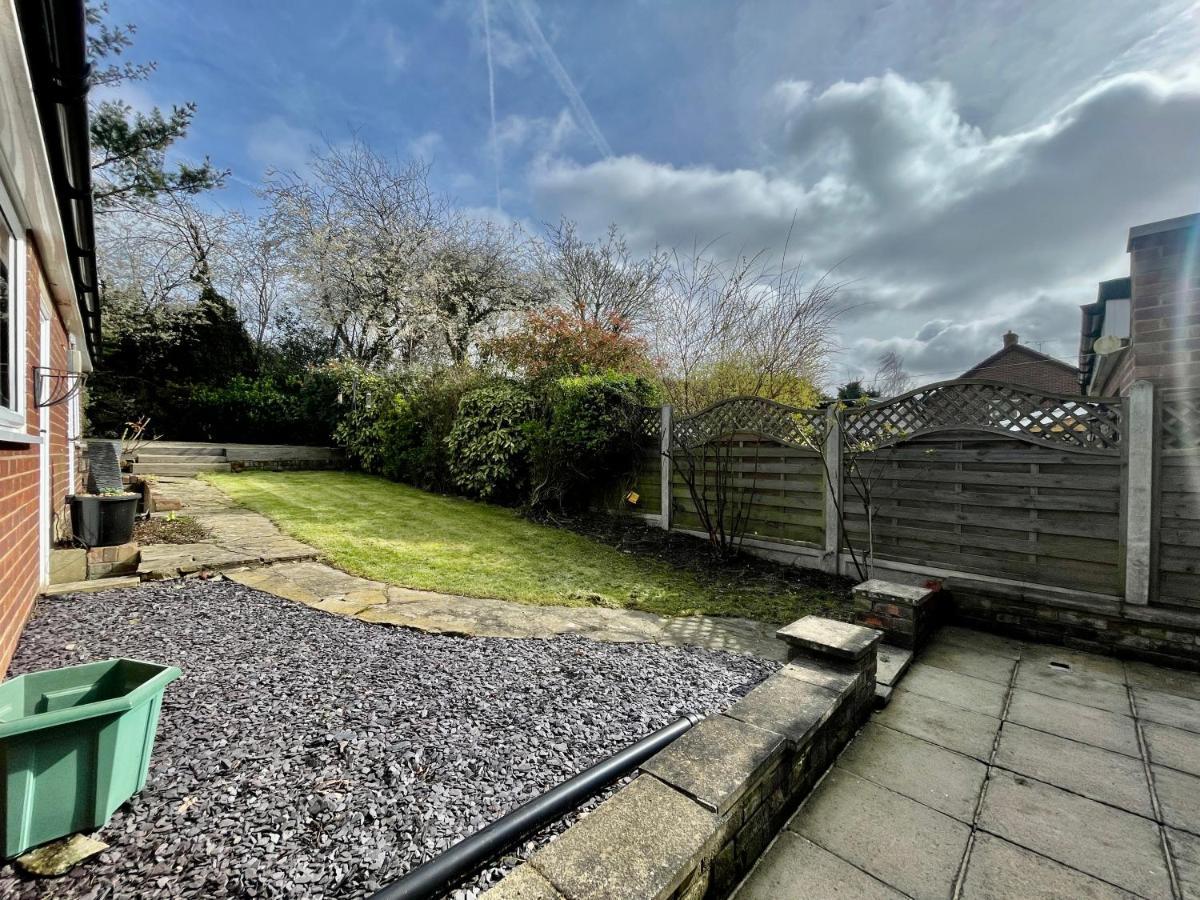 Stylish 3 Bed Chigwell Home With Free Parking Exterior foto