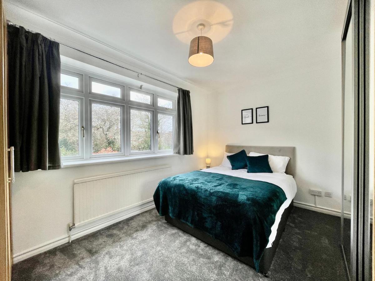 Stylish 3 Bed Chigwell Home With Free Parking Exterior foto