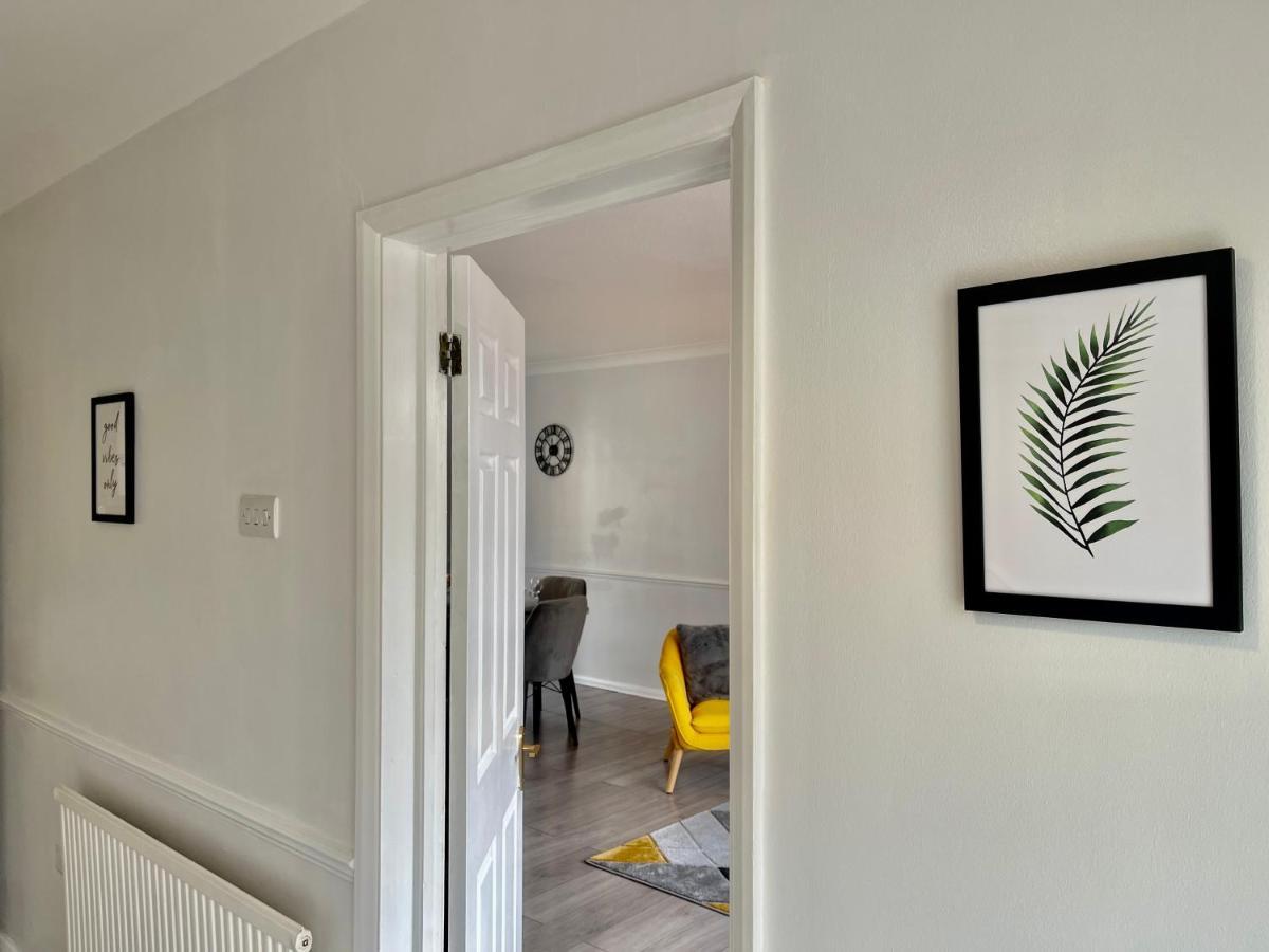 Stylish 3 Bed Chigwell Home With Free Parking Exterior foto